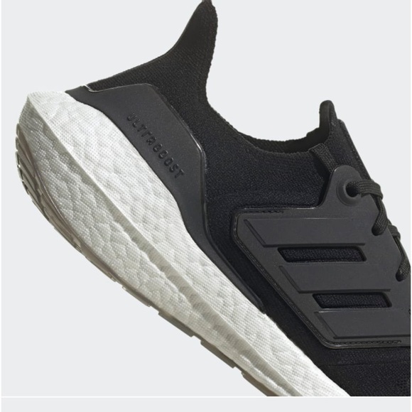 - ADIDASULTRABOOST 22 RUNNING SHOES size 7 women - Picture 8 of 15